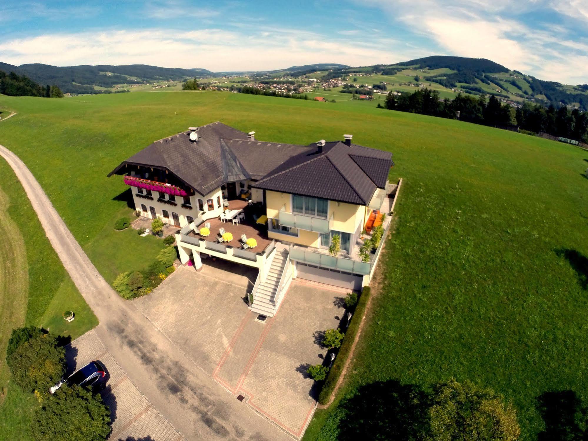 Gaestehaus Stabauer Mondsee Bagian luar foto