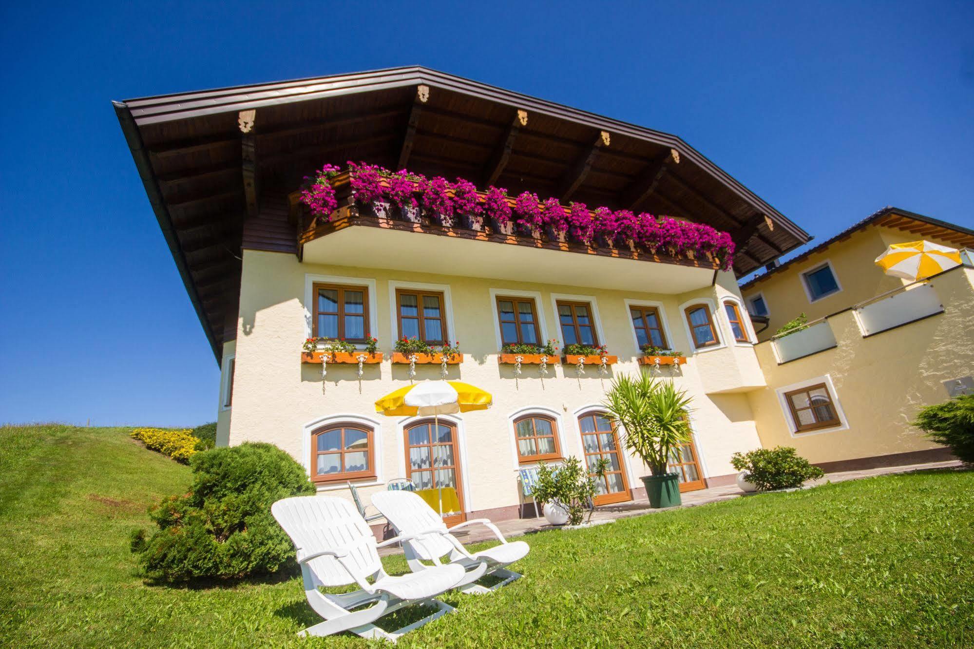 Gaestehaus Stabauer Mondsee Bagian luar foto