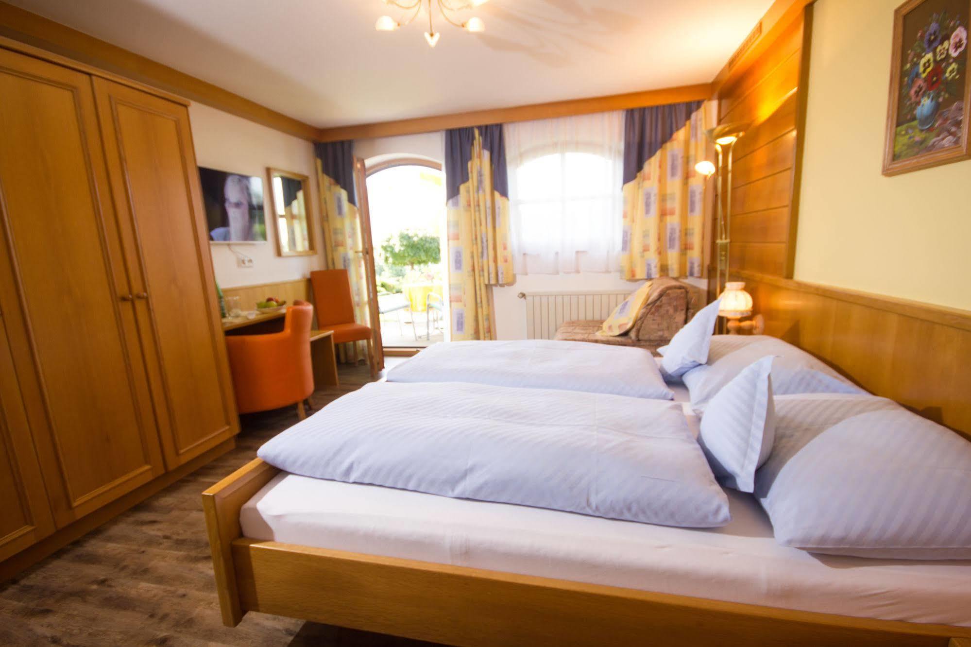 Gaestehaus Stabauer Mondsee Bagian luar foto