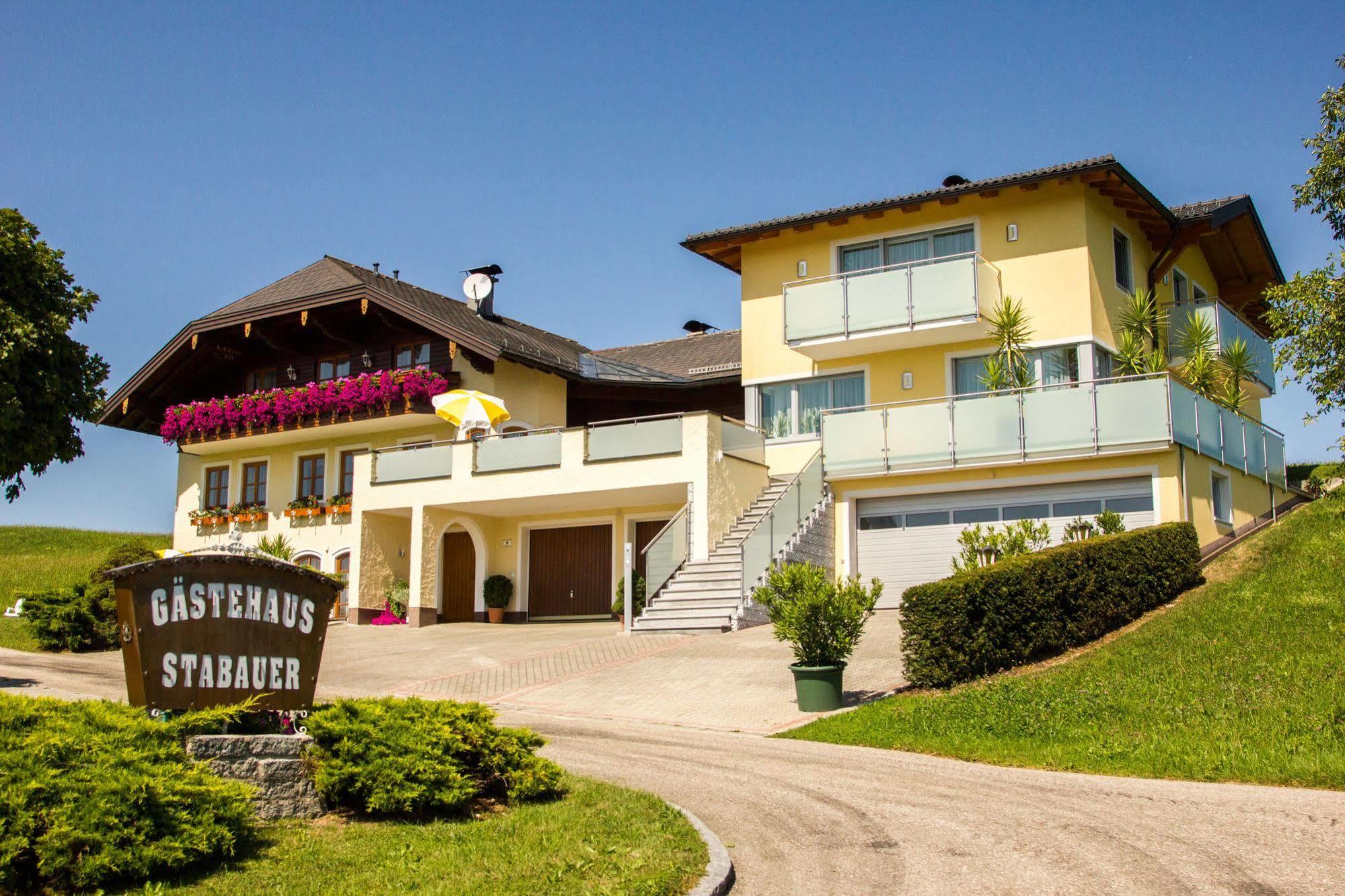 Gaestehaus Stabauer Mondsee Bagian luar foto