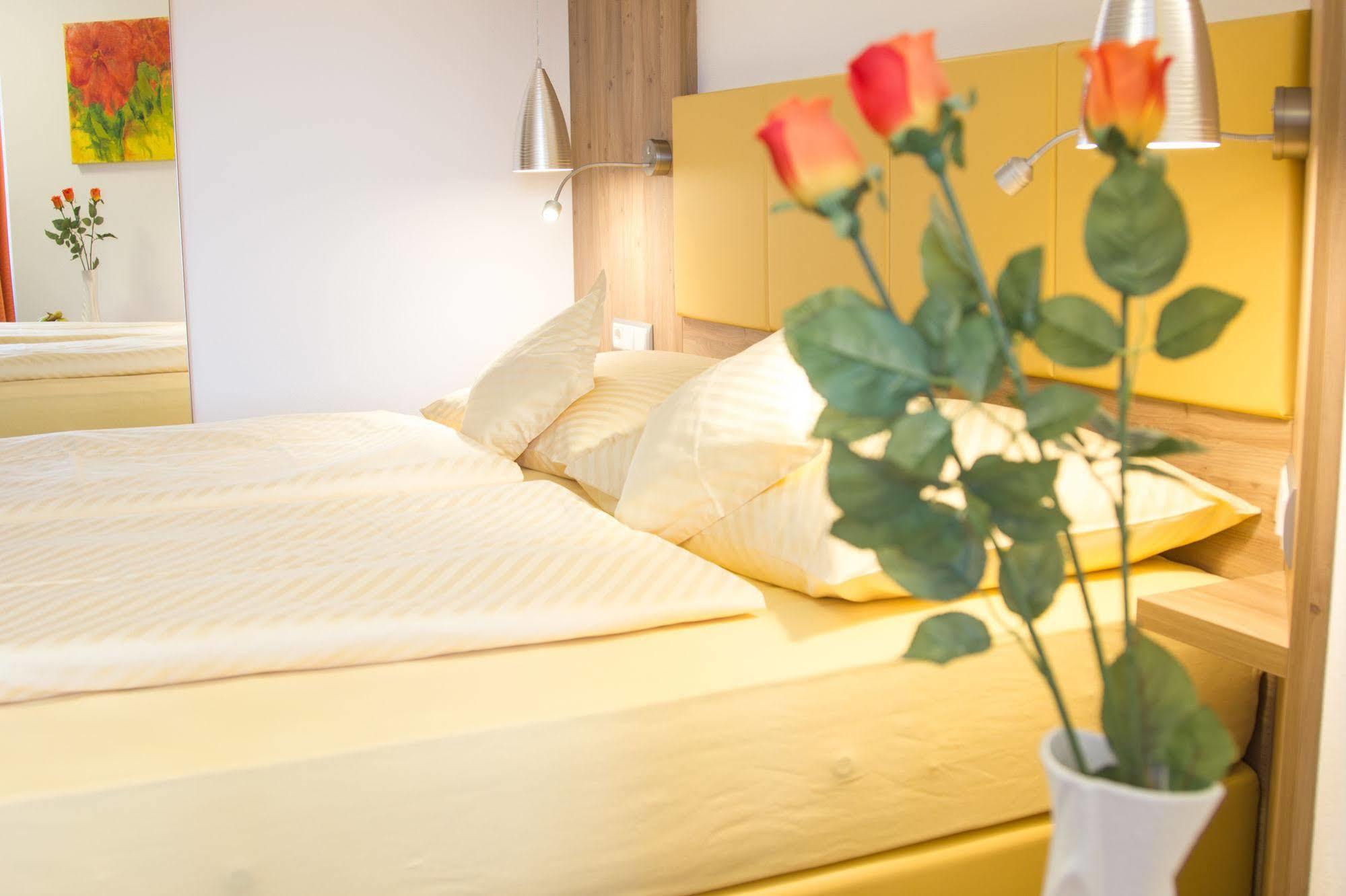 Gaestehaus Stabauer Mondsee Bagian luar foto